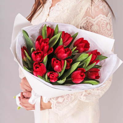 Букет из 15 красных тюльпанов 28405 Букет из 15 красных тюльпанов 28405