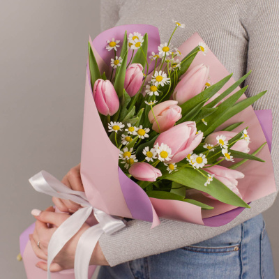 9 тюльпанов с ромашками N 46336 9 тюльпанов с ромашками N 46336