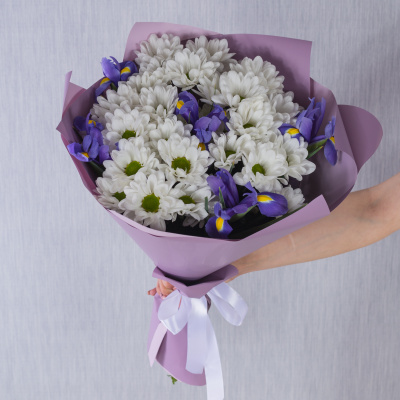 Букет из хризантемы-ромашки и ирисов N 36203 Букет из хризантемы-ромашки и ирисов N 36203