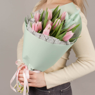 Букет из нежных тюльпанов с лагурусом 46462 Букет из нежных тюльпанов с лагурусом 46462
