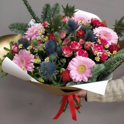 Букет "Зима в городе" из кустовой розы, нобилиса, герберы и кустовой хризантемы. N 25901