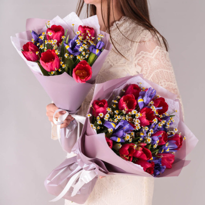 Букеты из тюльпанов с ирисами и ромашками для мамы и дочки 59878 Букеты из тюльпанов с ирисами и ромашками для мамы и дочки 59878