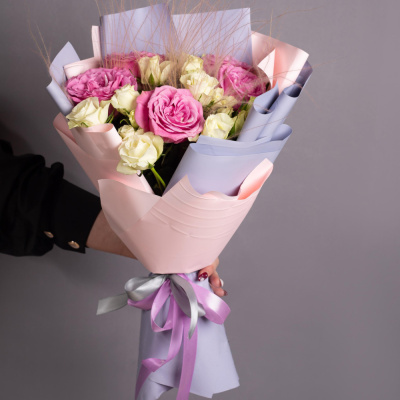 Букет из крупных и кустовых роз "Розовое сияние. Размер M" 28482 Букет из крупных и кустовых роз "Розовое сияние. Размер M" 28482