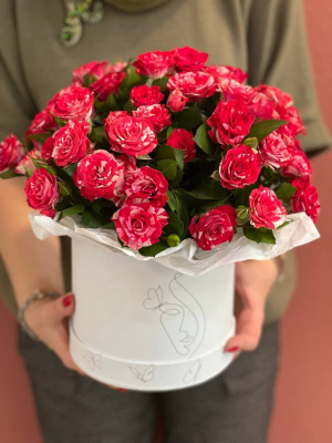 Коробка "Виртуоз" из кустовых роз 27791 Коробка "Виртуоз" из кустовых роз 27791