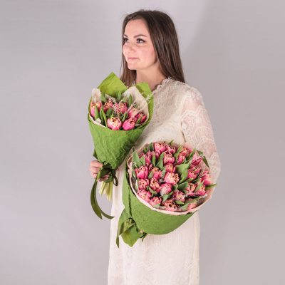 Букет из 25 пионовидных тюльпанов Колумбус с сухоцветами 59867 Букет из 25 пионовидных тюльпанов Колумбус с сухоцветами 59867